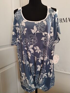 Women's Top / NWT